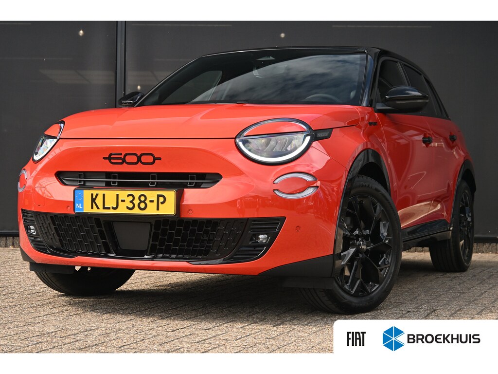 Fiat 600 600e Sport 54 kWh DEMO-DEAL! Tot 8 Jaar Garantie! | Massage | Alcantara | Elektr. Achterklep | Adaptive Cruise | Achteruitrijcamera | Stoelverwarming | !!