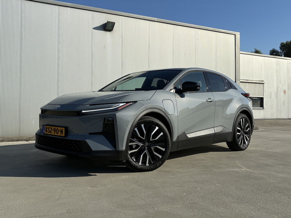 Toyota C-HR / C-HR+ First Edition 77 kWh | Warmtepomp | Achteruitrijcamera | Navigatie | Cruise control adaptief