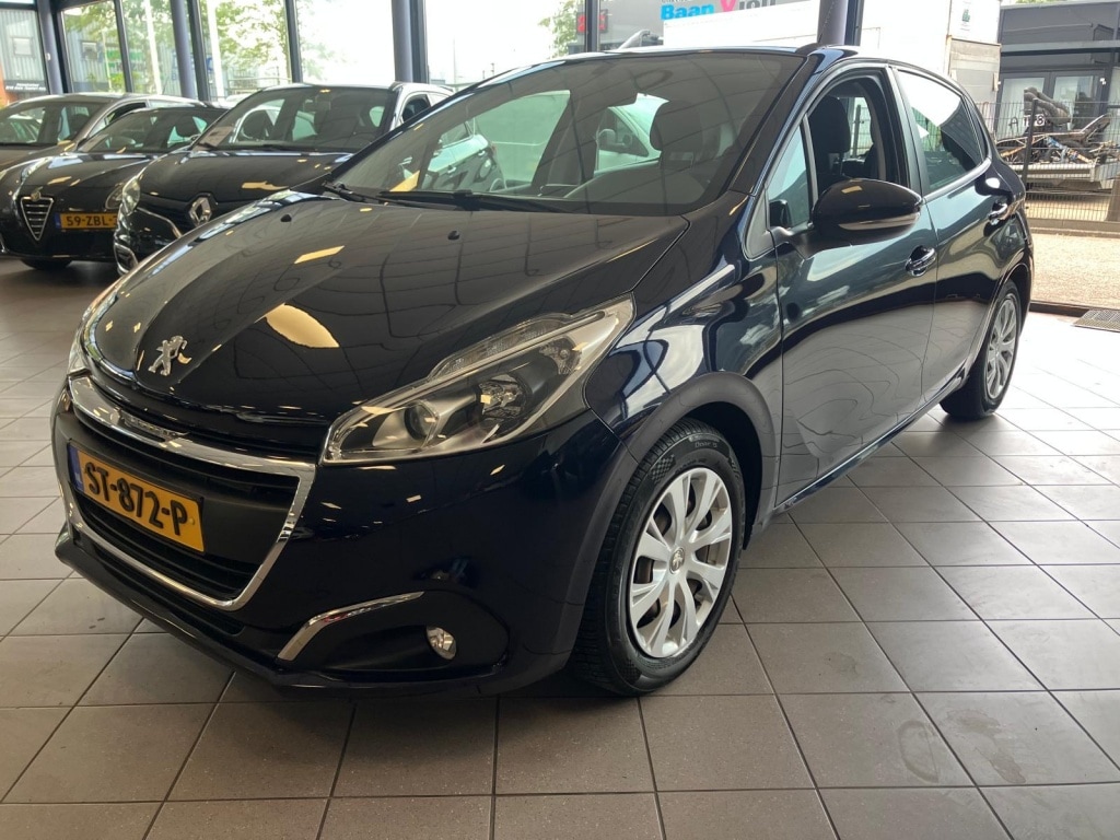 Peugeot 208 1.2 PureT. Blue Lion 86 DKM BJ 2018 !!!