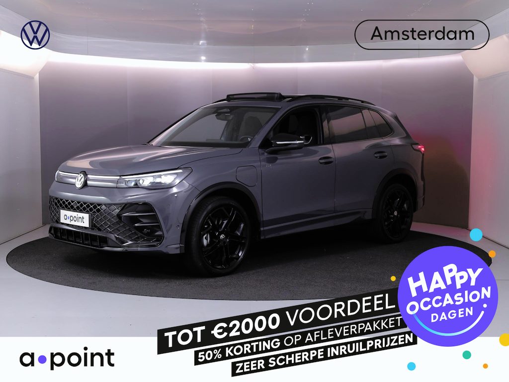 Volkswagen Tiguan 1.5 eHybrid R-Line Edition 204 pk Automaat (DSG) | Verlengde garantie | Navigatie | Panoramadak | Trekhaak (wegklapbaar) | Parkeersensoren (Park assist) | Rondomzicht camera | Black Style pakket | R-Line |