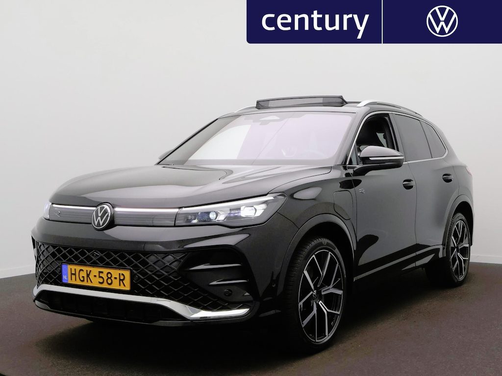 Volkswagen Tiguan 1.5 eHybrid R-Line Edition Panoramadak - Trekhaak - Camera - 20 Inch - Matrix LED koplampen