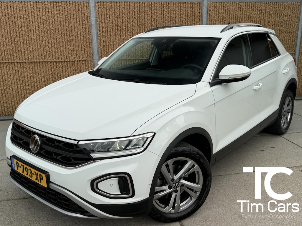 Volkswagen T-Roc 1.0 TSI Life 75 Edition Achteruitrijcamera | LED verlichting | Parkeersensoren voor en achter | Airconditioning | Cruise control adaptief | Apple CarPlay/Android Auto | Rijstrooksensor | DAB ontvanger