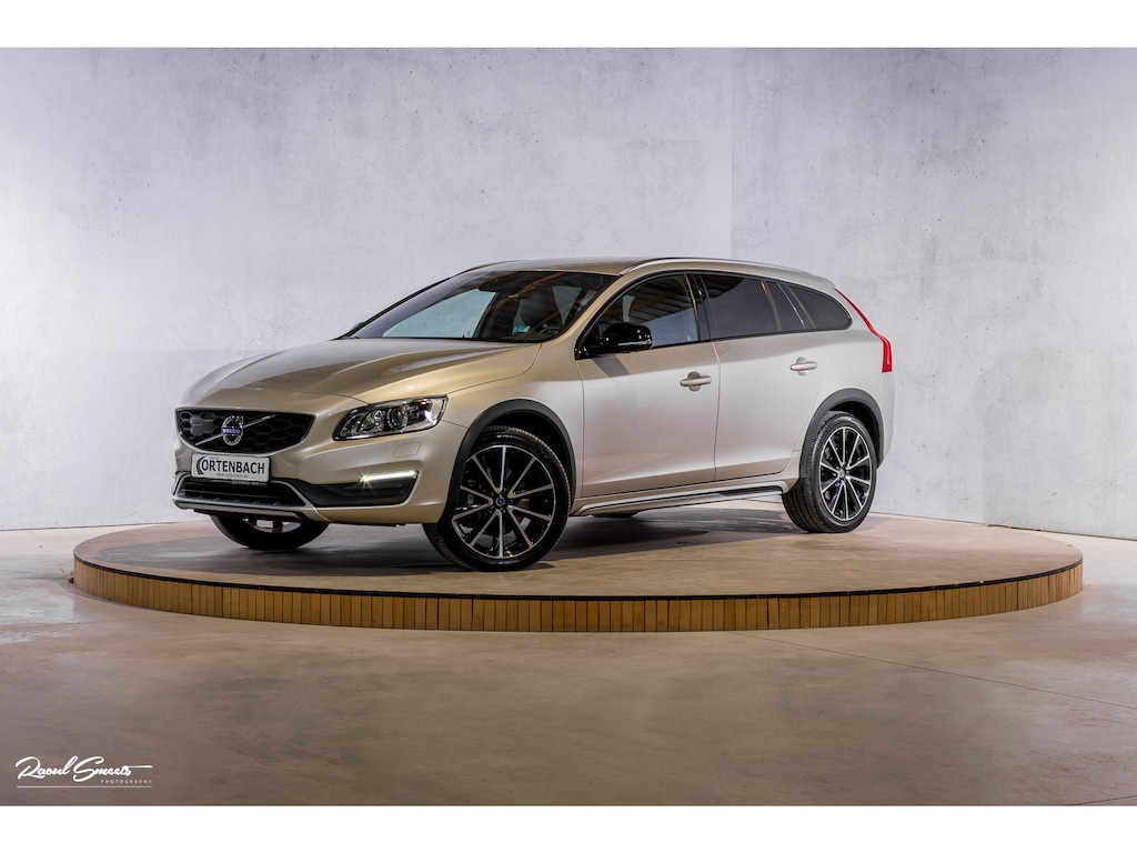 Volvo V60 Cross Country 2.0 T5 AWD Summum | Trekhaak | Memory | Cruise Control | Leder | 19 Inch |