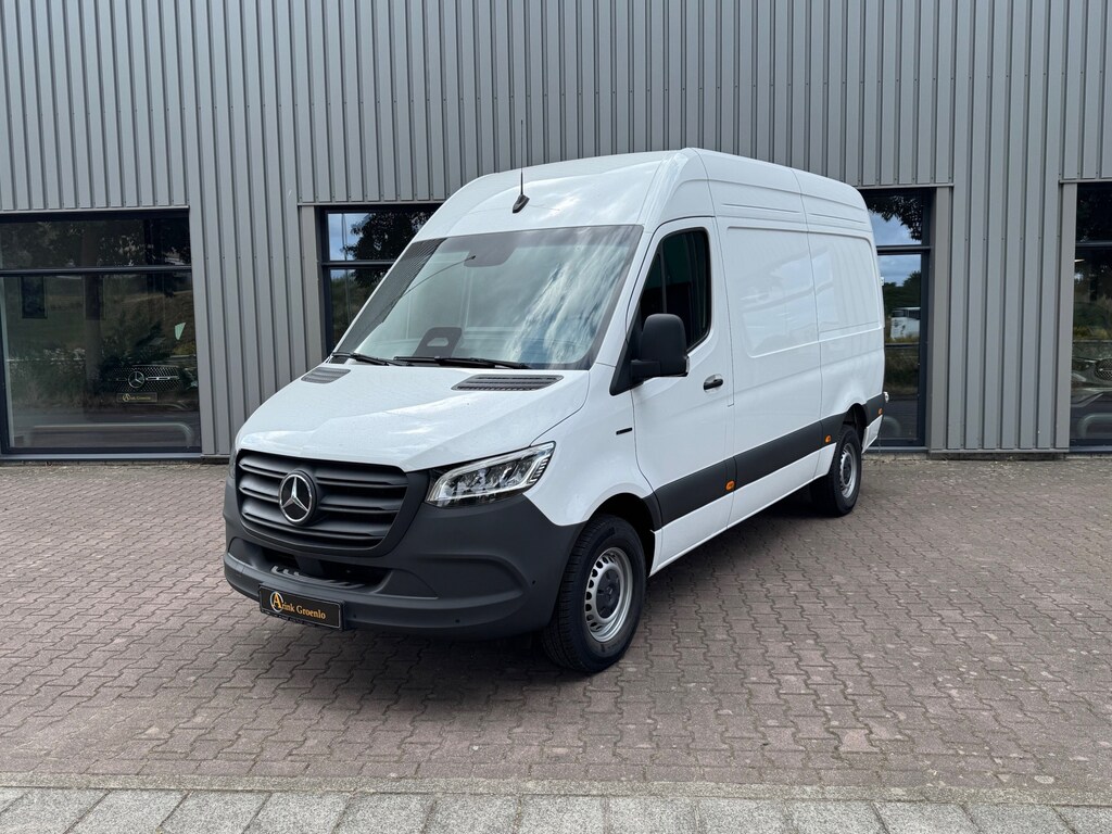 Mercedes-Benz eSprinter 320 L2 Pro 81kWh 313km LED Winterpakket DC snelladen 115kW Mbux Spiegelpakket Cruisecontrol Airco Standverwarming 2T trekgewicht