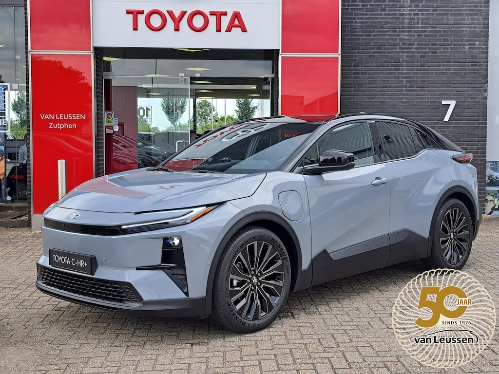 Toyota C-HR / C-HR+ Executive AWD 77 kWh NIEUW & DIRECT LEVERBAAR! PANO-DAK LICHT INTERIEUR AWD 360° CAMERA STOEL/STUURVERW WARMTEPOMP EL-ACHTERKLEP