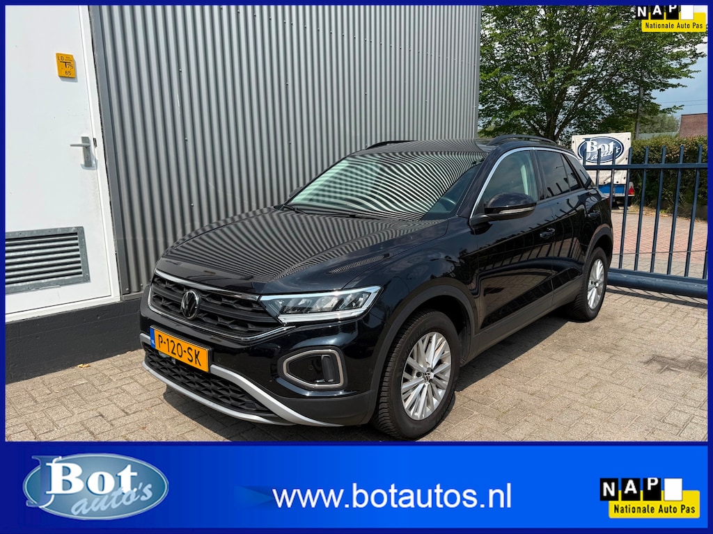 Volkswagen T-Roc 1.5 TSI Life / AUTOMAAT / NAVIGATIE / CAMERA / CRUISE / DIGITAL COCKPIT / NL-AUTO / PARKEERSENSOREN