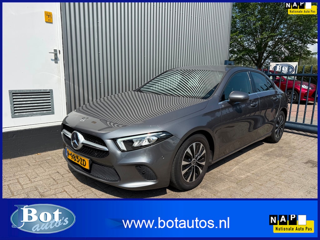 Mercedes-Benz A-klasse 180 d Business Line / AUTOMAAT / 1E EIGENAAR / HALF LEDER / NL-AUTO / STOELVERWARMING / NAVIGATIE / CRUISE
