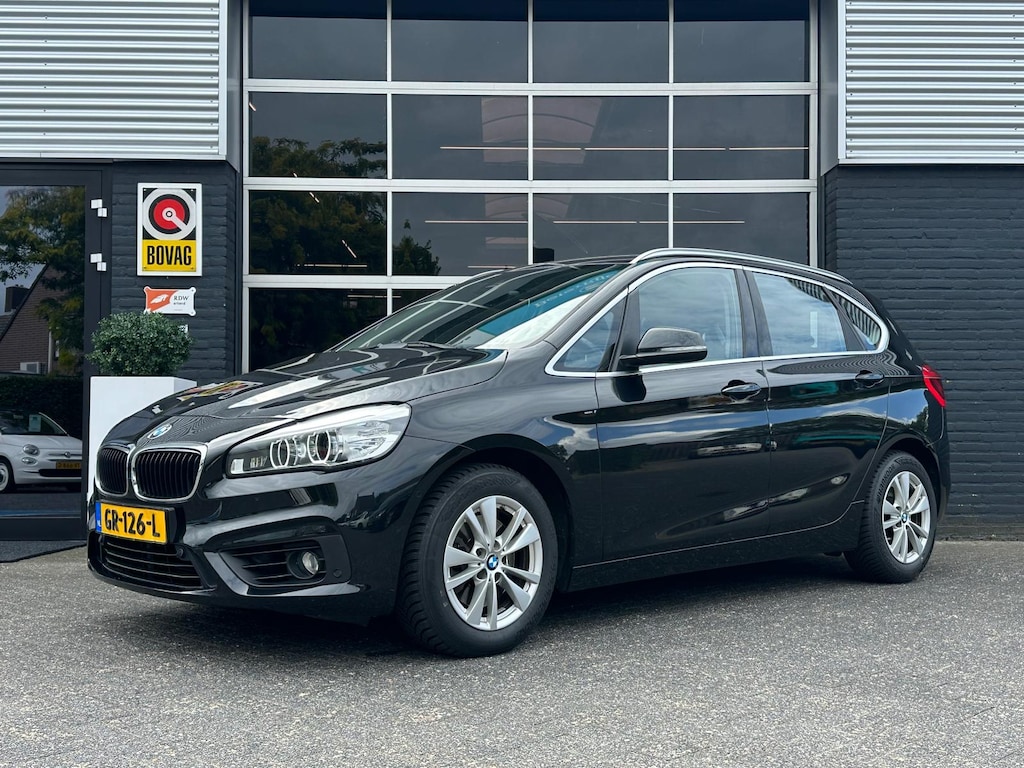 BMW 2-Serie Active Tourer 218i Essential, Automaat, Bluetooth, Cruise, Navi, Trekhaak, PDC, NAP