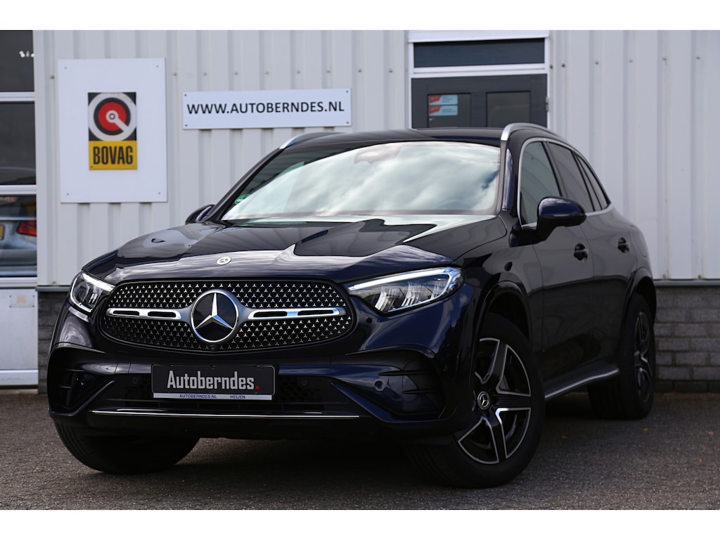 Mercedes-Benz GLC 300e Plug in hybride 4MATIC AMG Line*Perfect MB Onderh.*Luchtvering/Elek. Trekhaak/360/ACC/Burmester/Treeplanken/Bi-Color Leder/HUDLED/DAB/Sfeer/Dodehoek/Apple Carplay-Android/Parkeersens.V+A/19 inch LM*
