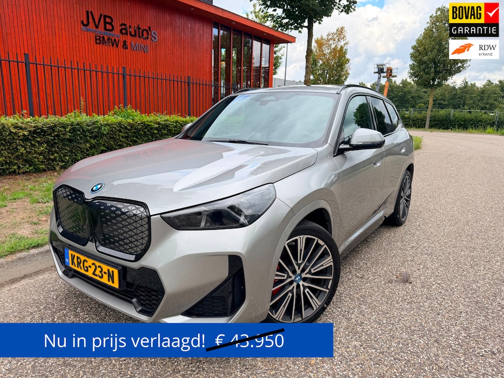 BMW iX1 XDrive30, M-Sport PRO, panorama, trekhaak, H&K, HUD, driving assistant plus