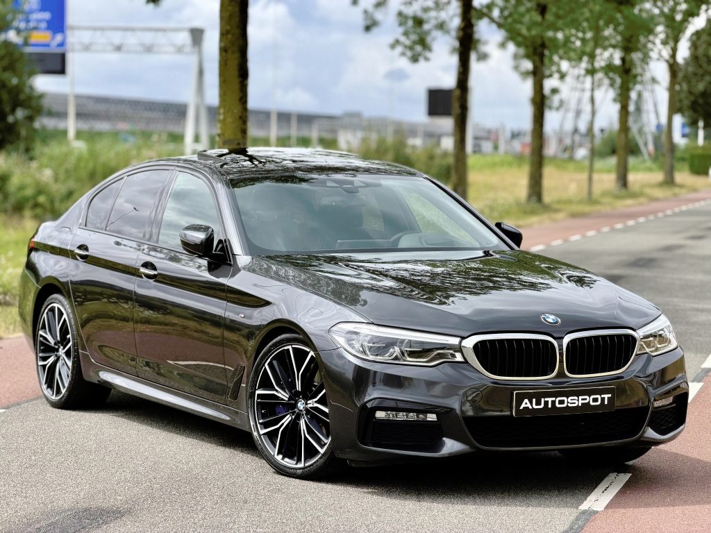 BMW 5-Serie Sedan 540i High Ex. M-Sport Schuifdak Memory H&K HUD