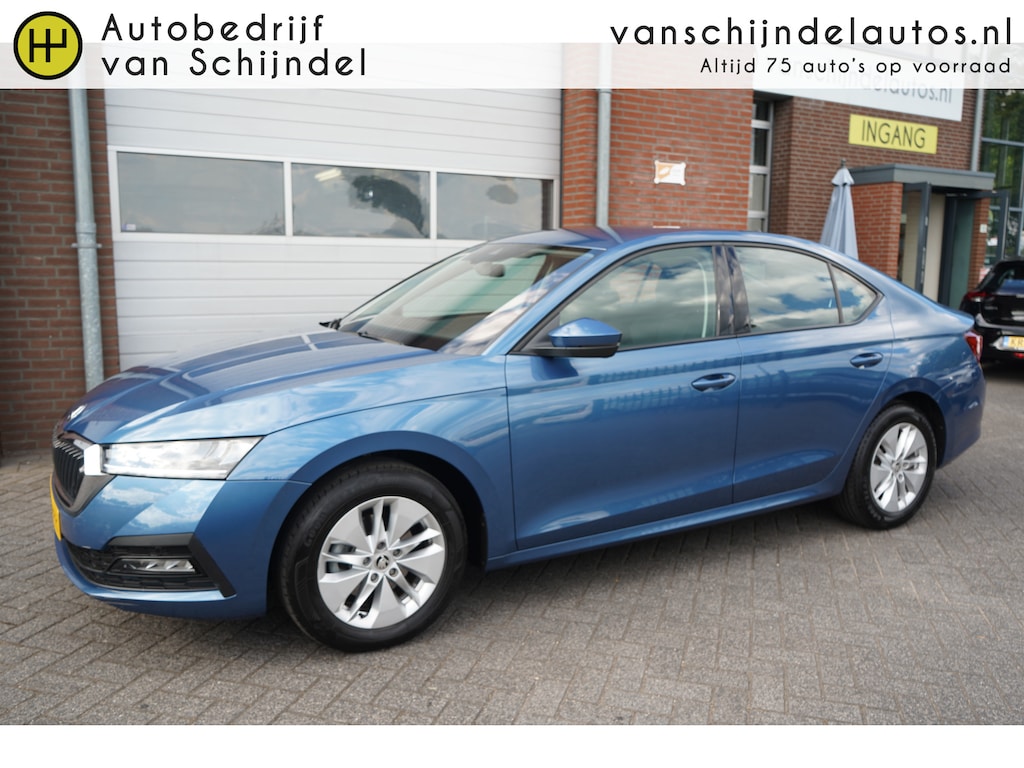 Skoda Octavia 1.0 e-TSI 111PK AUTOMAAT BUSINESS EDITION LUXE ORIGINEEL NEDERLANDS CAMERA TREKHAAK VIRTUEEL COCKPIT FULL LED ANDROID/APPLECARPLAY NAVI KEYLESS STOEL+STUURVERWARMING LMV PDC V+A ENZ...