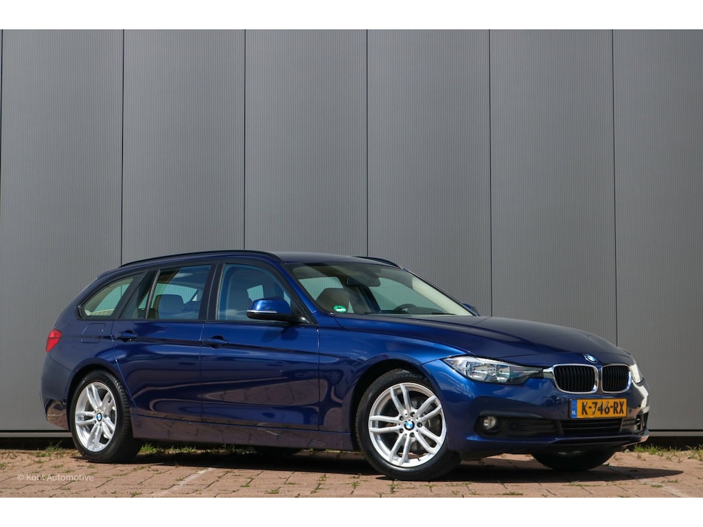 BMW 3-Serie Touring 318d Centennial High Executive | Trekhaak | Leder | Navi | PDC | Cruise | Rijklaar.