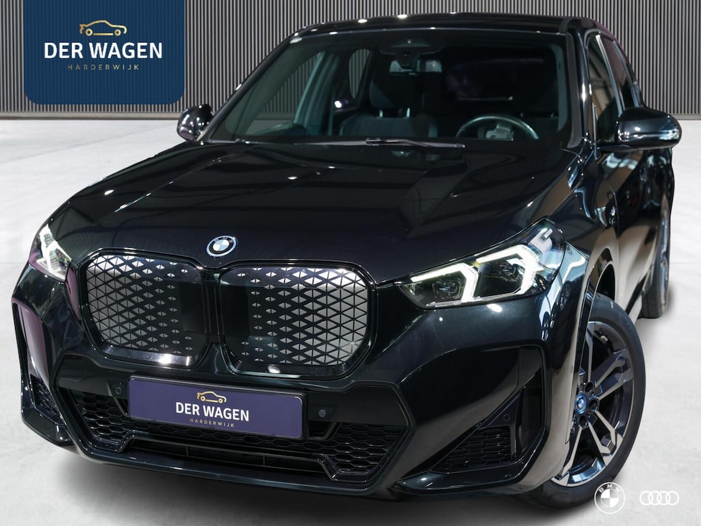 BMW iX1 xDrive30 67 kWh M SPORT / KEYLESS ENTRY-START / 19" / AUT DIM SPIEGELS / DRAADLOOS LADEN TEL