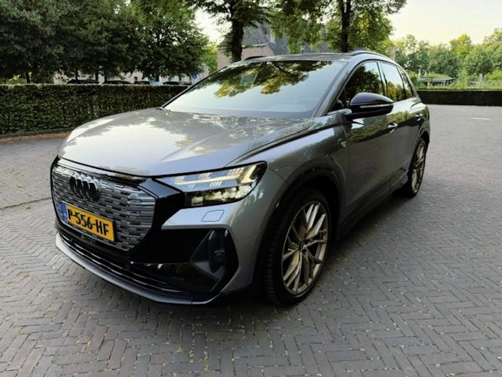 Audi Q4 e-tron 40 Launch Edition S Competition 77kWh SOH 91,3/Warmtepomp/Trekhaak/Camera/Fabrieksgarantie