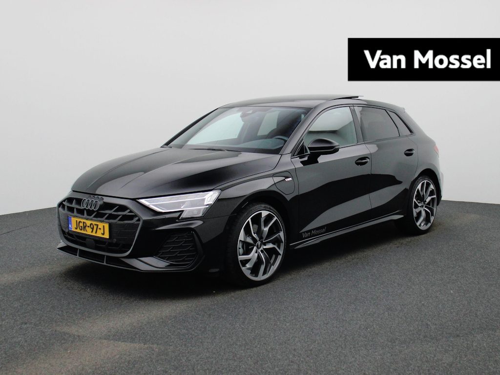 Audi A3 Sportback 40 TFSI e S edition 204 PK l Demo l Adaptive cruise control l Panoramadak l Achteruitrijcamera l Navigatie l Stoelverwarming l Apple Carplay / Android Auto l Audi virtual cockpit plus l Optiekpakket zwart plus l