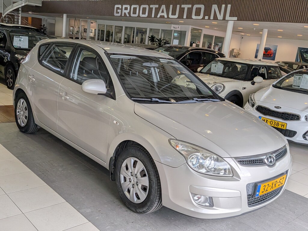 Hyundai i30 1.6i Dynamic Airco, Stuurbekrachtiging, Xenon Verlichting