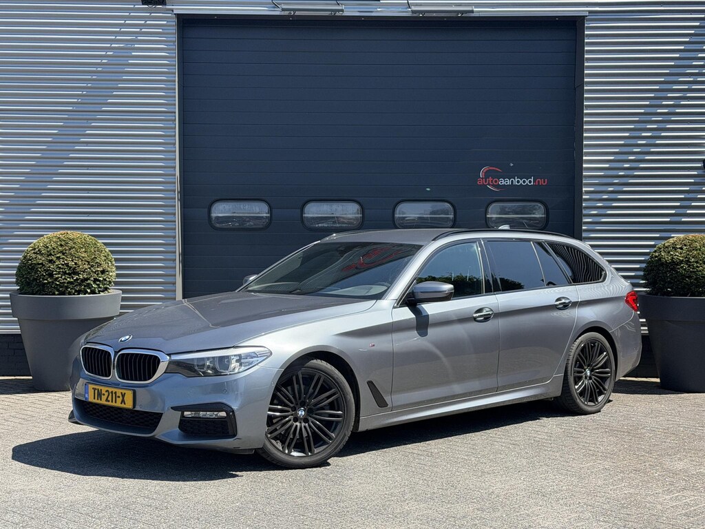 BMW 5-Serie Touring 520d Executive M-Sport | Camera | Harmon Kardon | Navigatie | Elektrische Achterklep | 19 Inch Lichtmetalen Velgen |