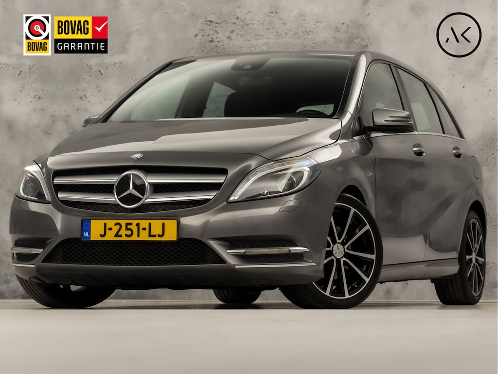 Mercedes-Benz B-klasse 200 AMG Sport 157Pk (GROOT NAVI, CLIMATE, CAMERA, HARMAN/KARDON, STOELVERWARMING, LEDEREN SPORTSTOELEN, HARMAN/KARDON, XENON, ZWART HEMEL, NIEUWSTAAT)