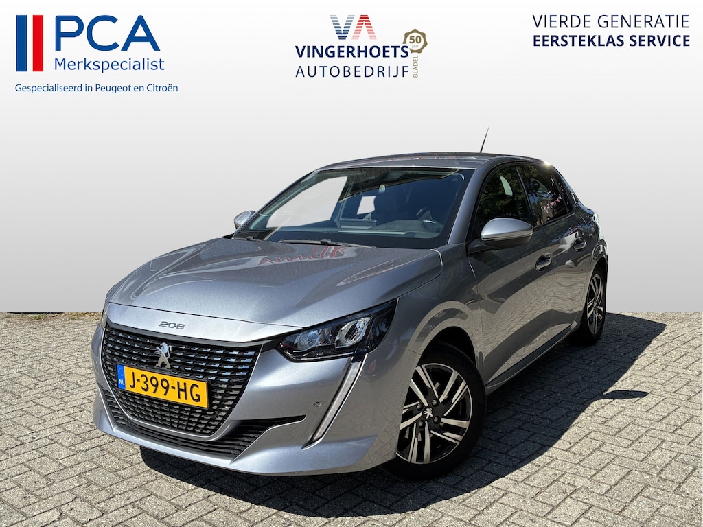 Peugeot 208 1.2 100PK Allure 5-drs **Luxe Allure met trekhaak, lichtmetalen velgen** Vingerhoets; Vierde Generatie Eersteklas Service. Al meer dan 100 jaar een begrip in de Brabantse Kempen