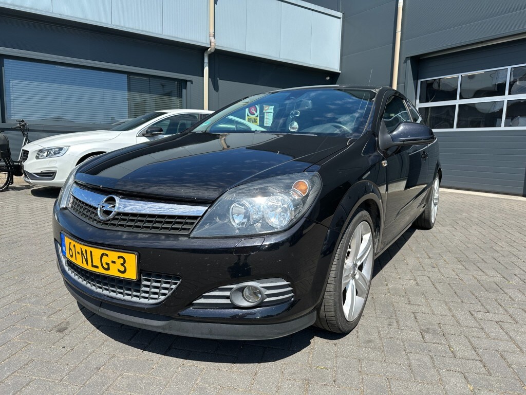 Opel Astra Astra GTC 1.6 met werkende airco, trekhaak en nieuwe APK