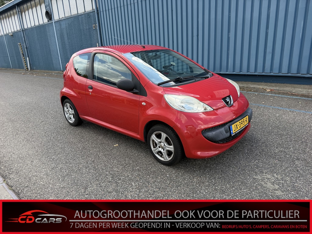 Peugeot 107 1.0-12V XR Inruilauto’s tegen vaste prijzen. Voor meer info: 0638140850 Bij de verkoop van gebruikte voertuigen door CD-Cars wordt geen standaard garantie verstrekt. De koper aanvaardt het voertuig in de staat waarin het zich bevindt op het moment van aankoop
