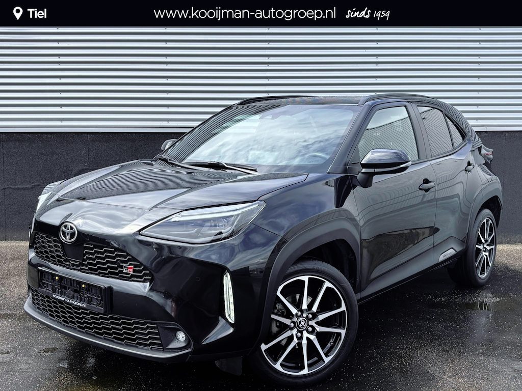 Toyota Yaris Cross 1.5 Hybrid GR Sport Panoramadak, Stoelverwarming, Parkeersensoren voor + achter, GR Sport interieur en exterieur delen.