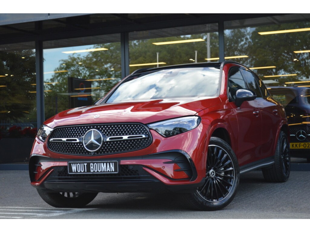 Mercedes-Benz GLC 300e 4MATIC AMG Led Panorama Memory Distronic Luchtvering Camera 360 Head-Up Trekhaak Pdc