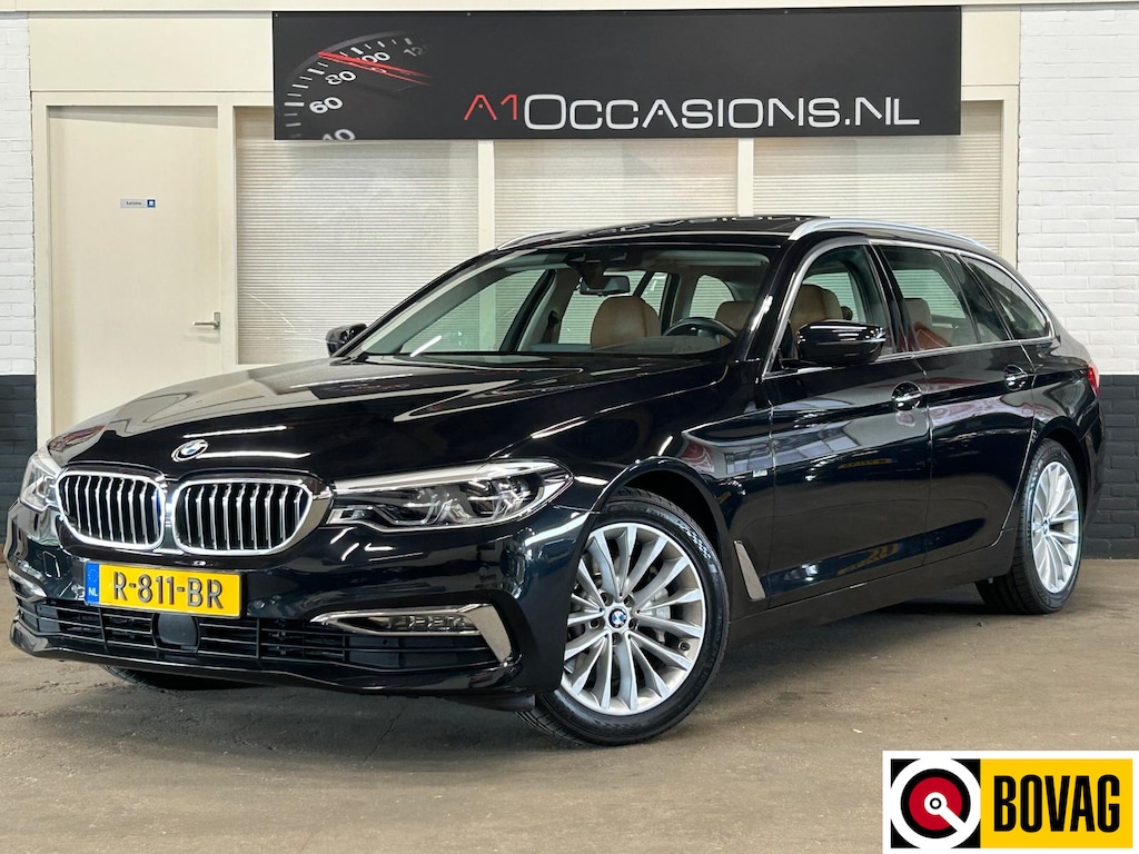 BMW 5-Serie Touring 530i xDrive High Executive PANO + LEDER