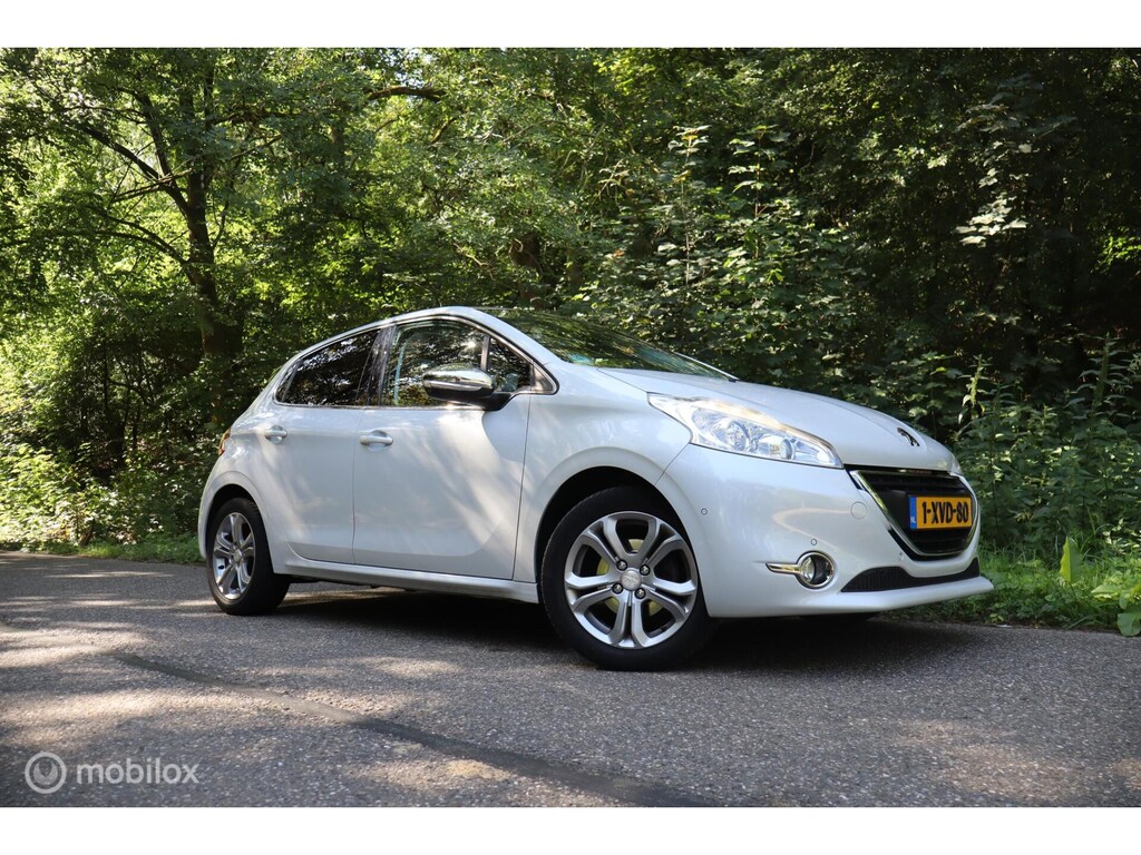 Peugeot 208 1.2 PureTech Roland Garros | Pano | AUTOMAAT!! |
