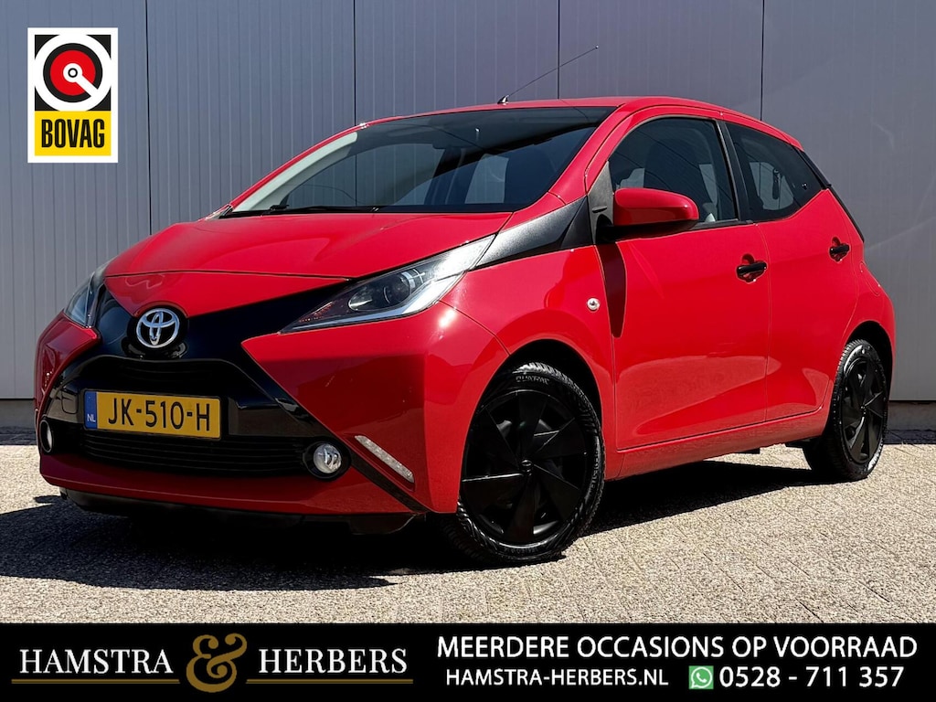 Toyota Aygo 1.0 VVT-i x-play AUTOMAAT rood