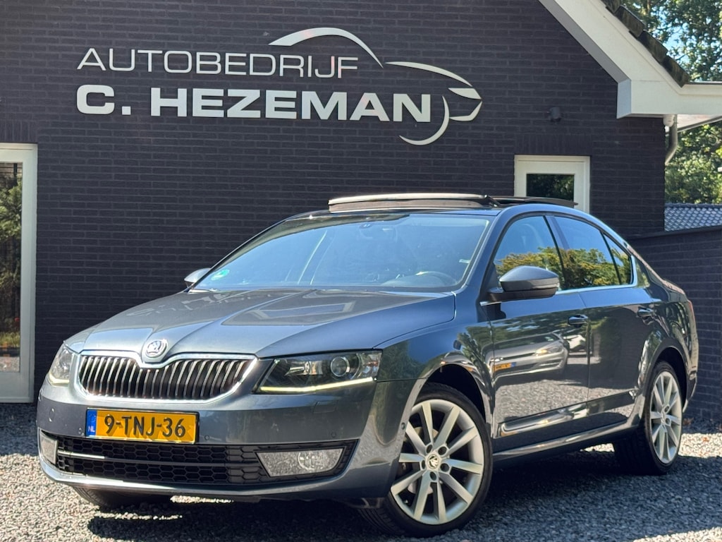 Skoda Octavia 1.2 TSI Greentech Elegance Businessline Xenon Panoramadak Navi Cruise Climate Control