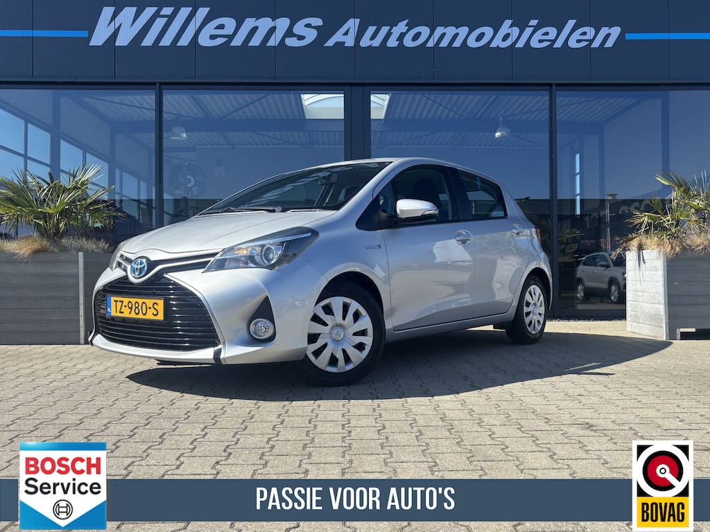 Toyota Yaris 1.5 Hybrid Trend Bi-Tone Camera, Cruise Control & Climate Control