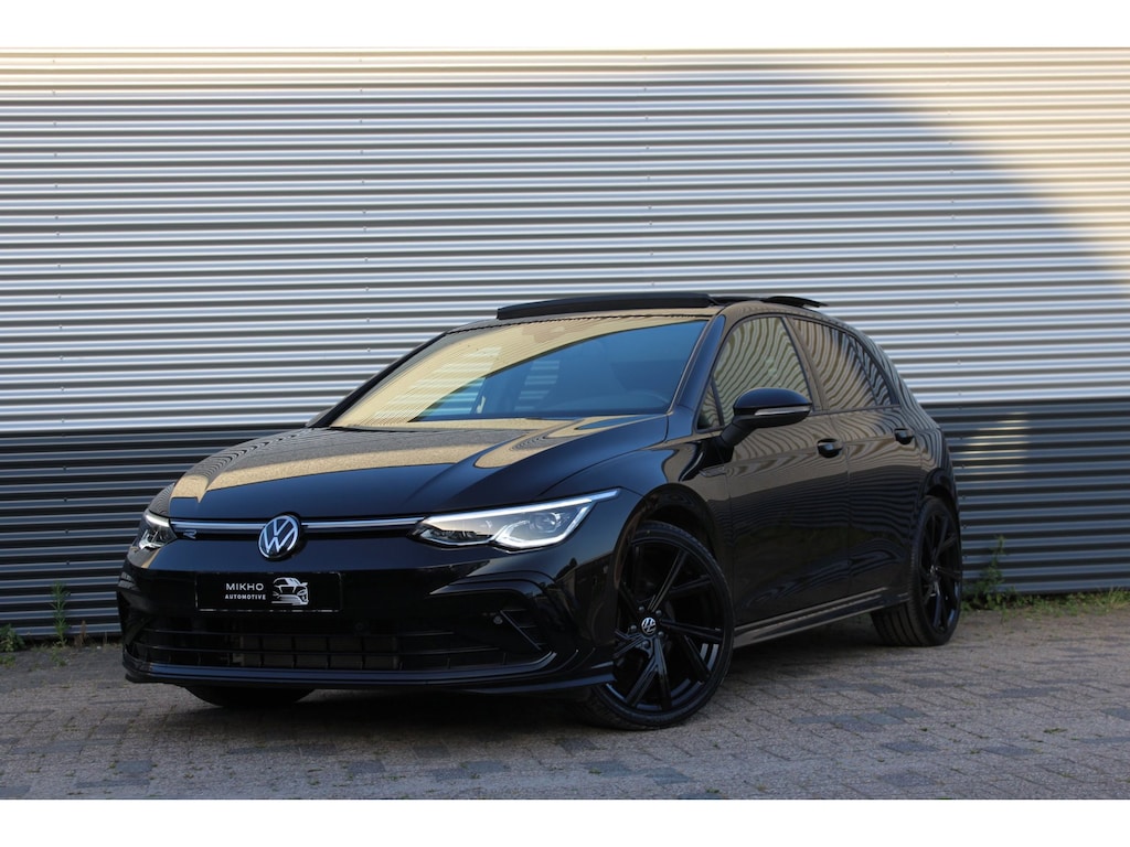 Volkswagen Golf 1.5 eTSI 3x R-Line | Panoramadak | IQ Light | Trekhaak | Sfeerverlichting | Camera | Lane assist | Stoelverwarming