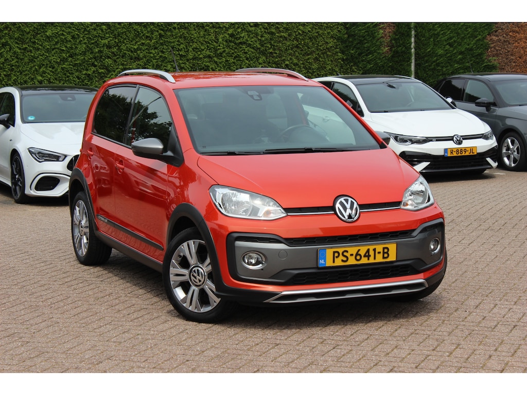 Volkswagen Up! 1.0 BMT cross up! / NL Auto! / 1e Eign. / Camera / Navi. by App / 16'' / Getint glas / Stoelverwarming / DAB / Cruise Control / Climate Control