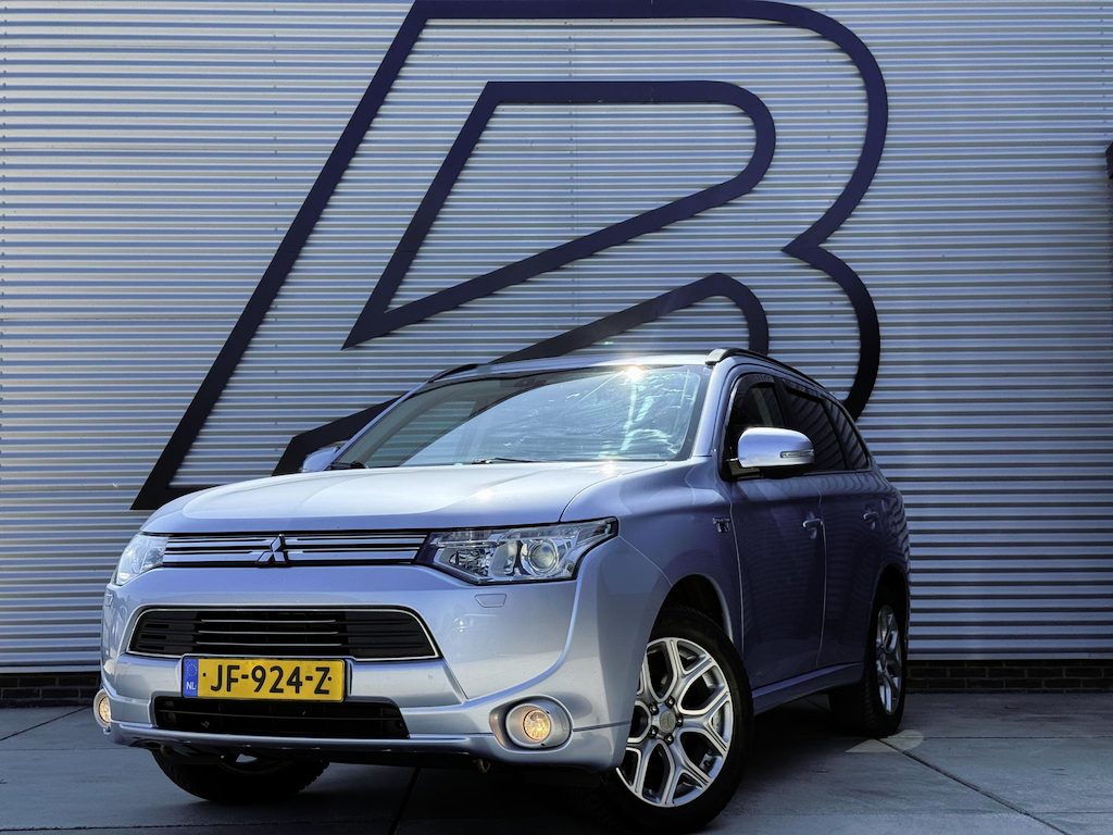 Mitsubishi Outlander 2.0 PHEV Executive Edition SoH 62%|1e Eigenaar|Camera|Cruise|Trekhaak|Navi|Lm velgen|Elek ramen|Nieuwe APK bij aflevering