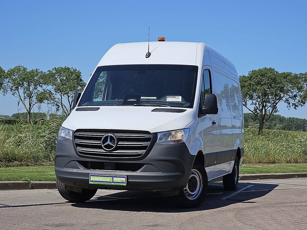 Mercedes-Benz Sprinter 311 L2H2 MBUX10  RWD