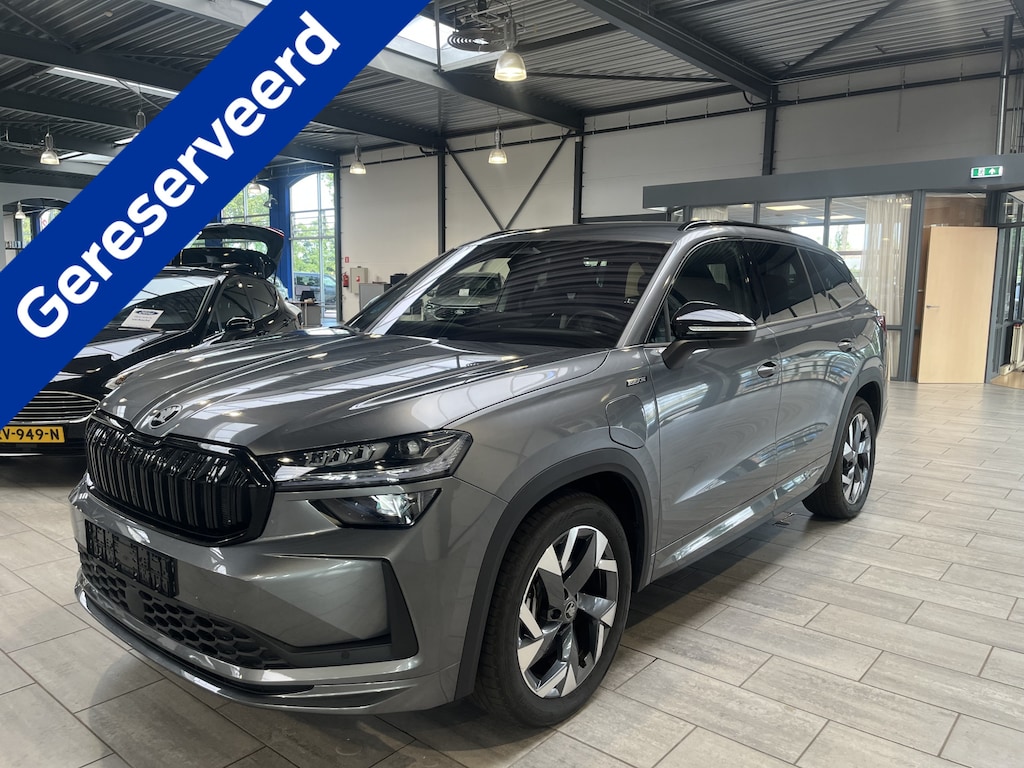 Skoda Kodiaq 1.5 TSI PHEV 204 pk Sportline | Stoelverw. | Stuurverw. | El. a. klep | El. verst. stoel + geh. | LED | 19" | Keyles entry |