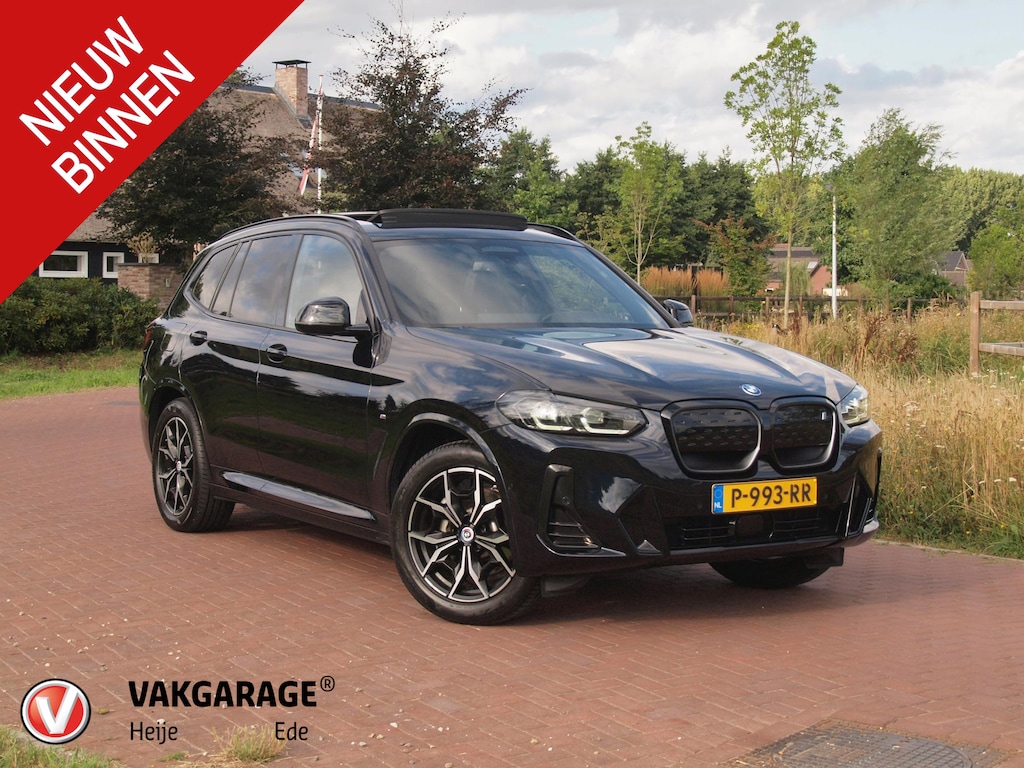 BMW iX3 Executive 80 kWh | Facelift Model | Shadow Line | Panoramadak | Camera | Sfeerverlichting | NL-Auto |