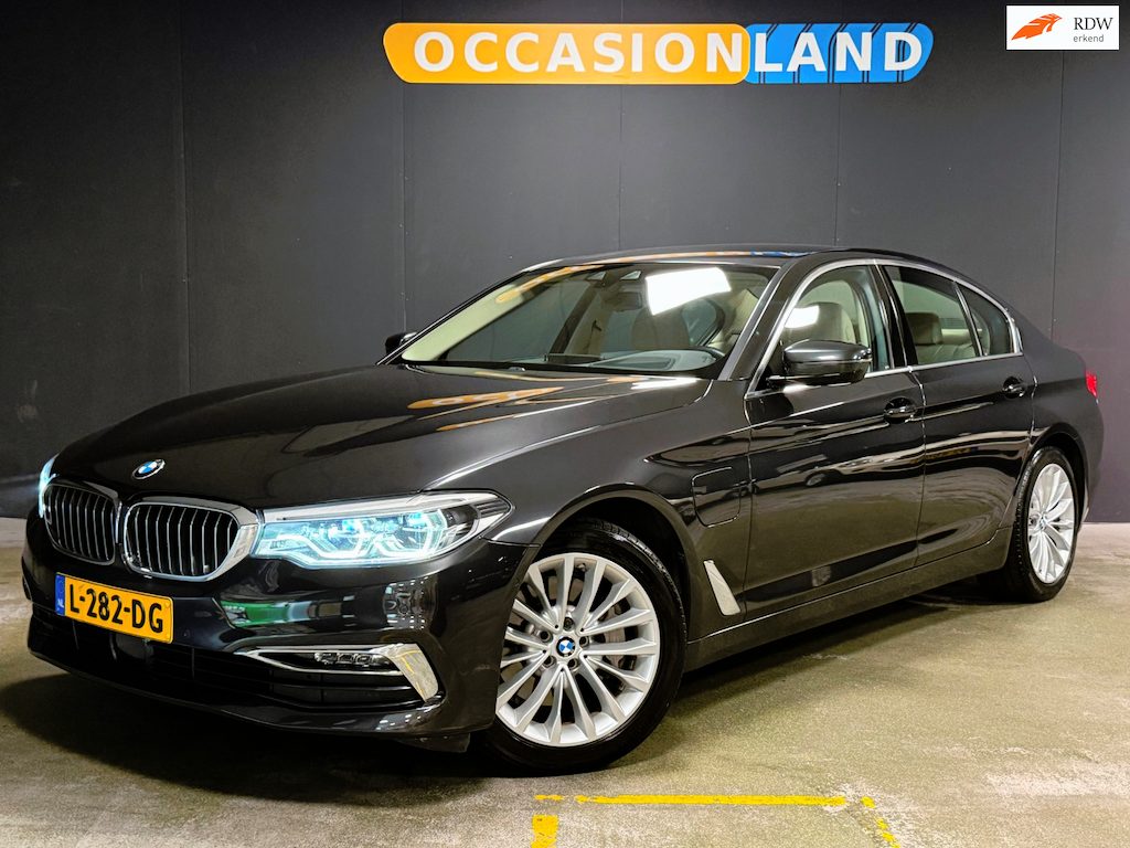 BMW 5-Serie 530e iPerformance High Executive Luxury Line|KEYLESS|SOFTCLOSE|CAMERA|HUD|DODEHOEK|STUURV|STOELV|SFEER|LED|ACC|18INCH|