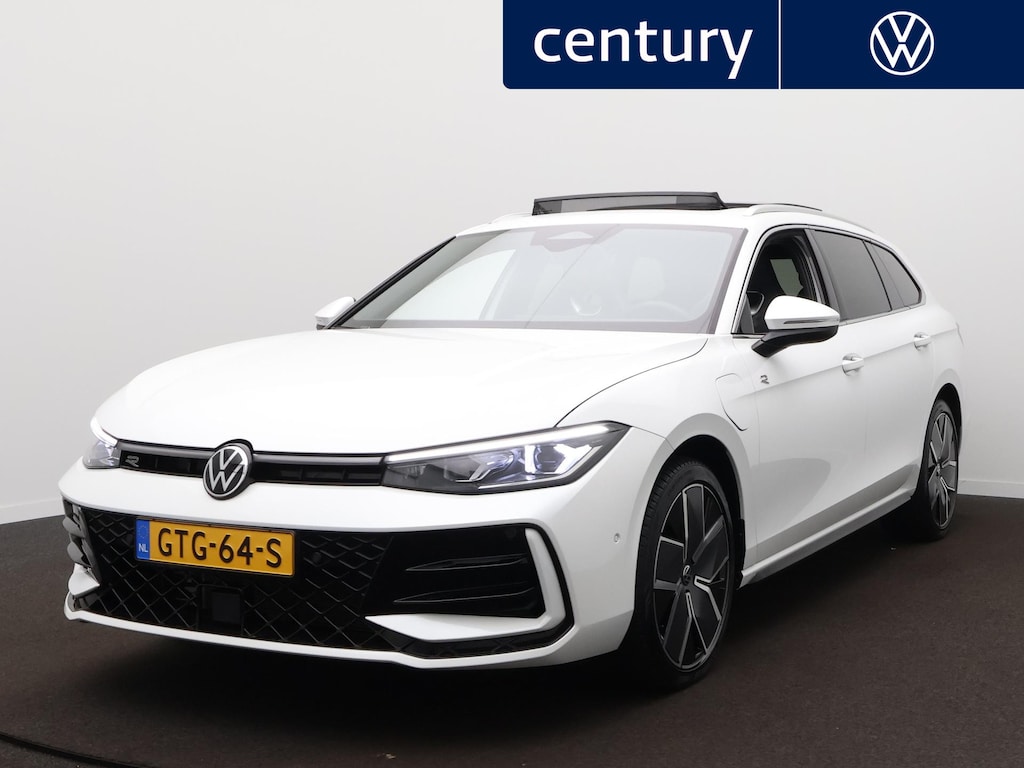 Volkswagen Passat Variant 1.5 eHybrid R-Line Edition | Panodak | Zwenkbare Trekhaak | Camera | Navi | ACC | Massage |