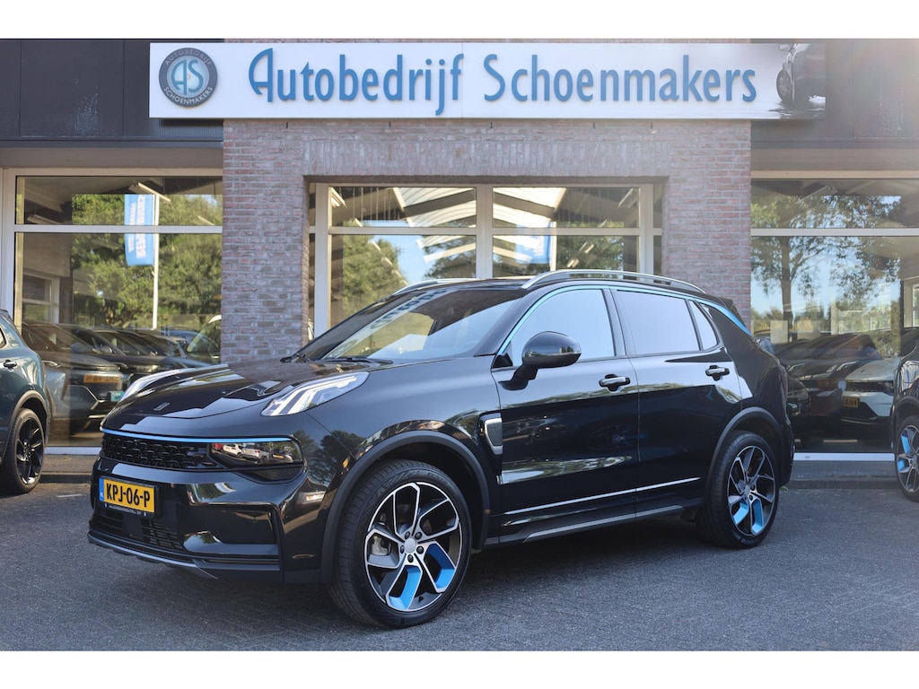 Lynk & Co 01 1.5 TREKHAAK ZWARTE-HEMEL ROLHOES MY23 360-CAMERA PANO/SCHUIF INFINITY DAB NAVI CARPLAY STOELVERWARMING ELEK.ACHTERKLEP 20"LMV