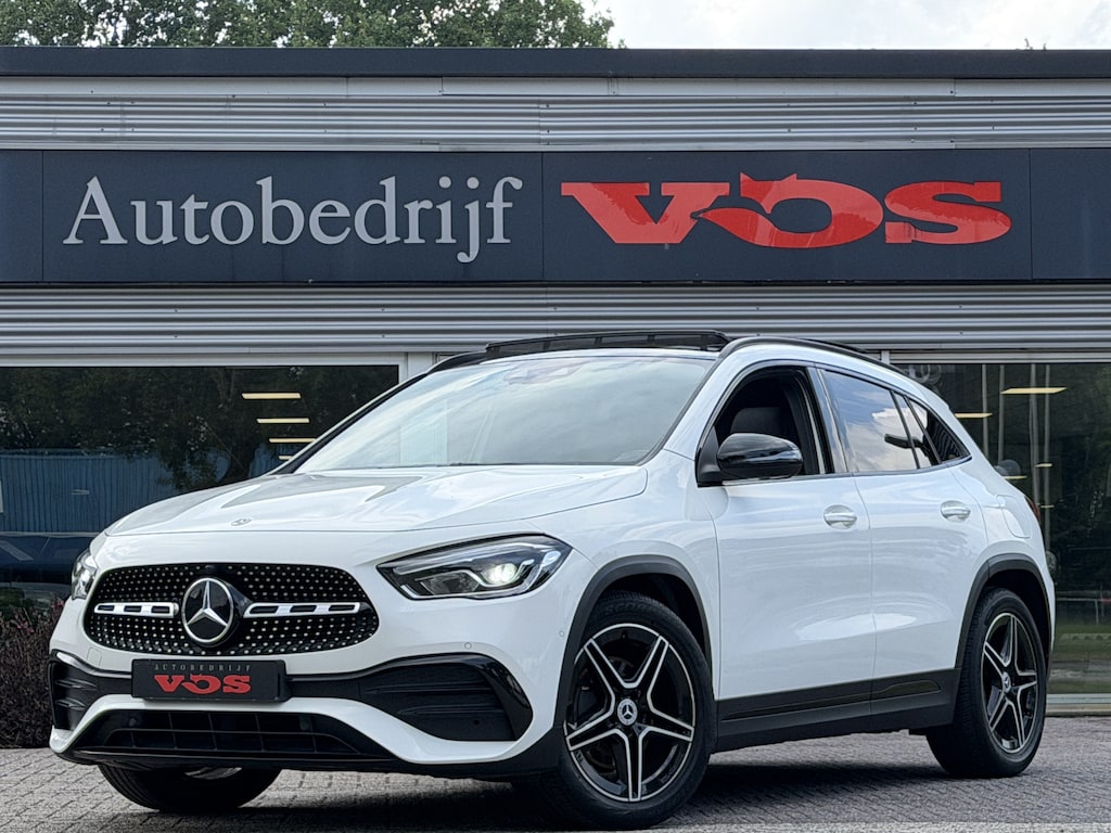 Mercedes-Benz GLA 200 AMG-Line | Panodak | Trekhaak | CarPlay |