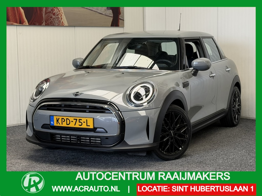 MINI Cooper 5-DEURS 1.5 CLASSIC AUTOMAAT NAVIGATIE CRUISE CONTROL CLIMATE CONTROL BLUETOOTH TELEFOON APPLE CARPLAY/ANDROID NIEUWE 17" LM VELGEN PDC ZEER MOOI !!