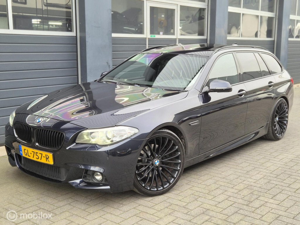 BMW 5-Serie Touring 520i High Executive M-pakket Automaat LCI | PANO | 20'' | NAVI | CARPLAY | XENON |