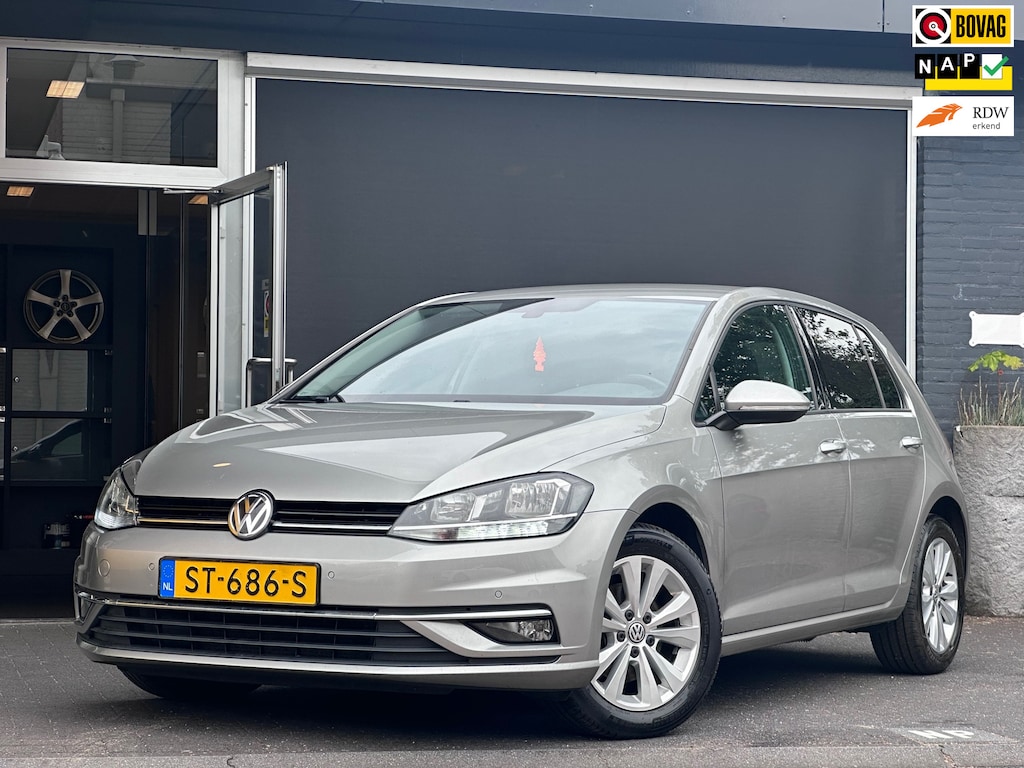 Volkswagen Golf 1.6 TDI Comfortline Business MASSAGE / CARPLAY / NAVI / ACC