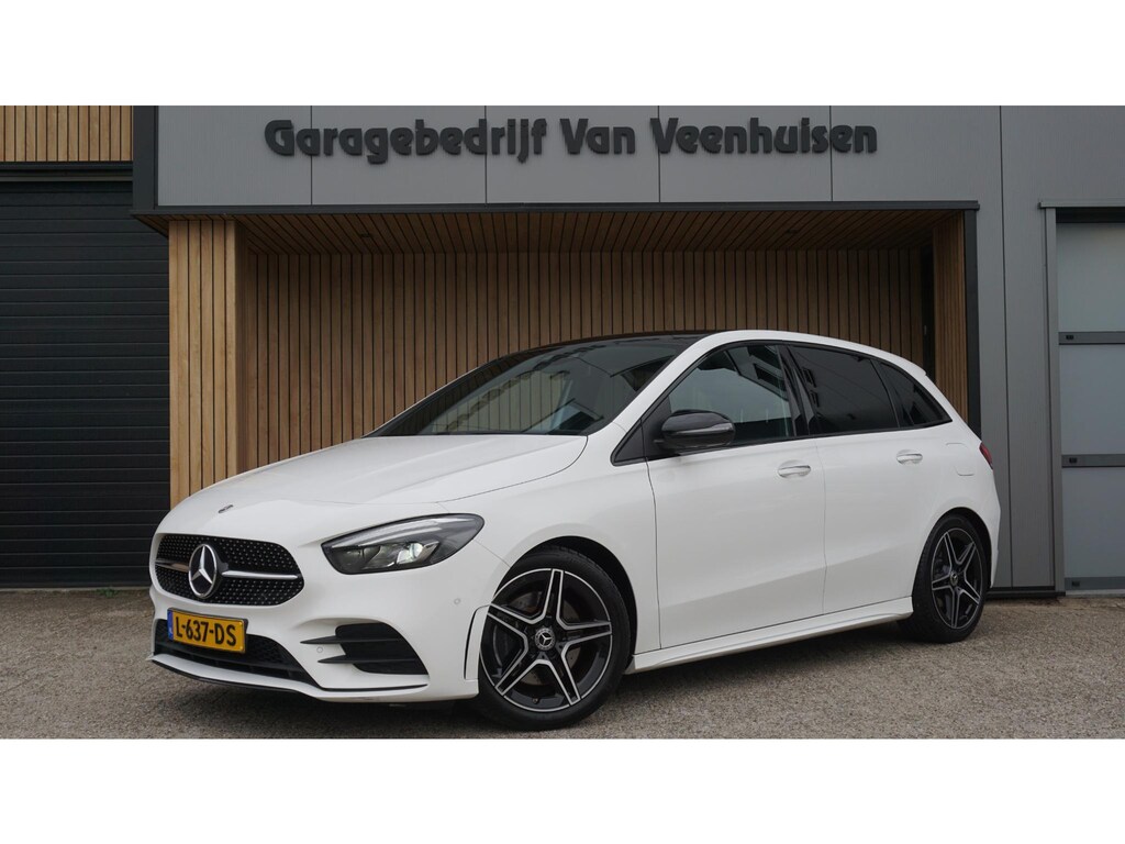Mercedes-Benz B-klasse 220 192pk AMG line *Night Pack* Burmester Widescreen LED Keyless Trekhaak 18 inch LM *NL auto*