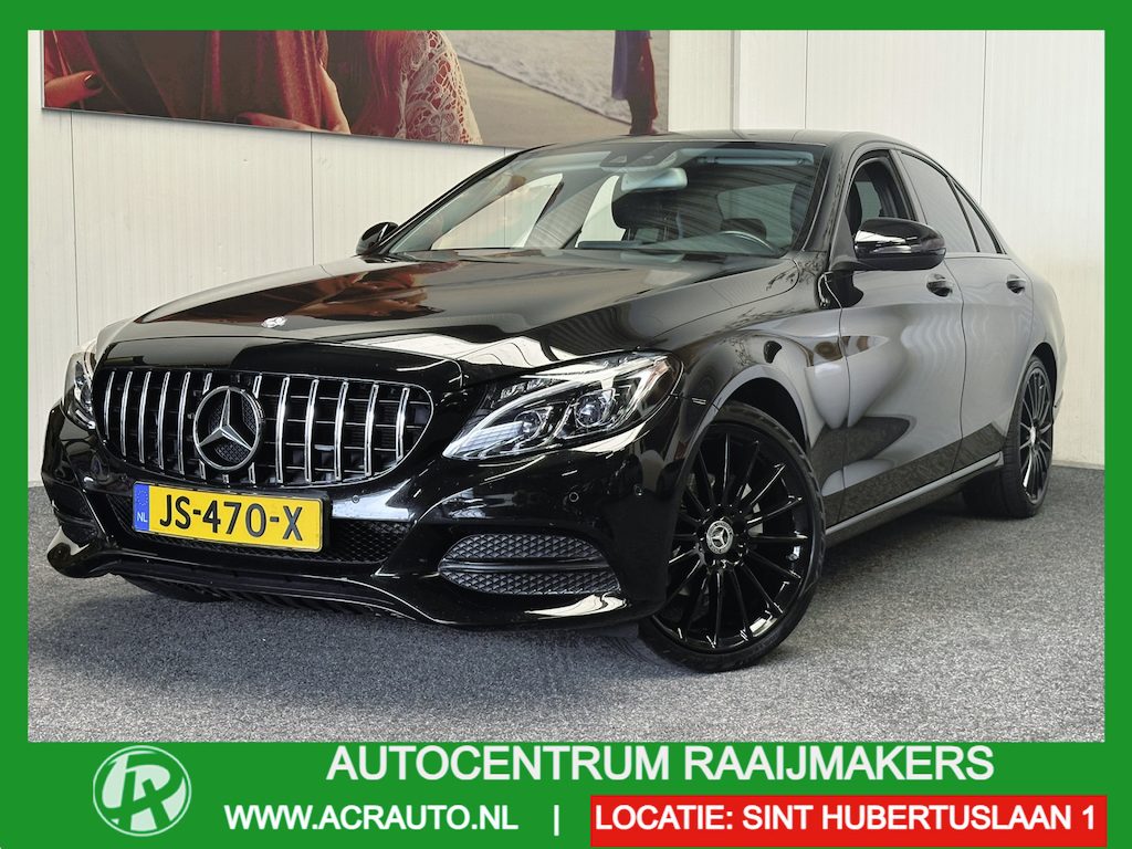 Mercedes-Benz C-klasse 180 PRESTIGE AUTOMAAT ZWARTE GRILLE- DIFFUSERS UITLAATSYSTEEM MET KLEPSYSTEEM NAVIGATIE STOELVERWARMING CRUISE CONTROL BLUETOOTH TELEFOON MEDIA VOORBEREIDING RIJSTROOKSENSOREN DODEHOEKSENSOREN PDC ZEER MOOI !!