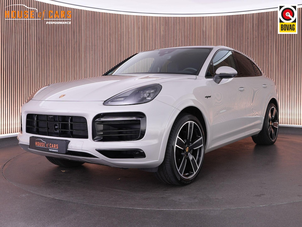 Porsche Cayenne 3.0 E-Hybrid |sportdesign|krijt|panoramadak|Bose|PASM|sportuitlaat|memory|Apple Carplay|blind spot|PDLS|360 camera|stoelverwarming|22" sport classic|