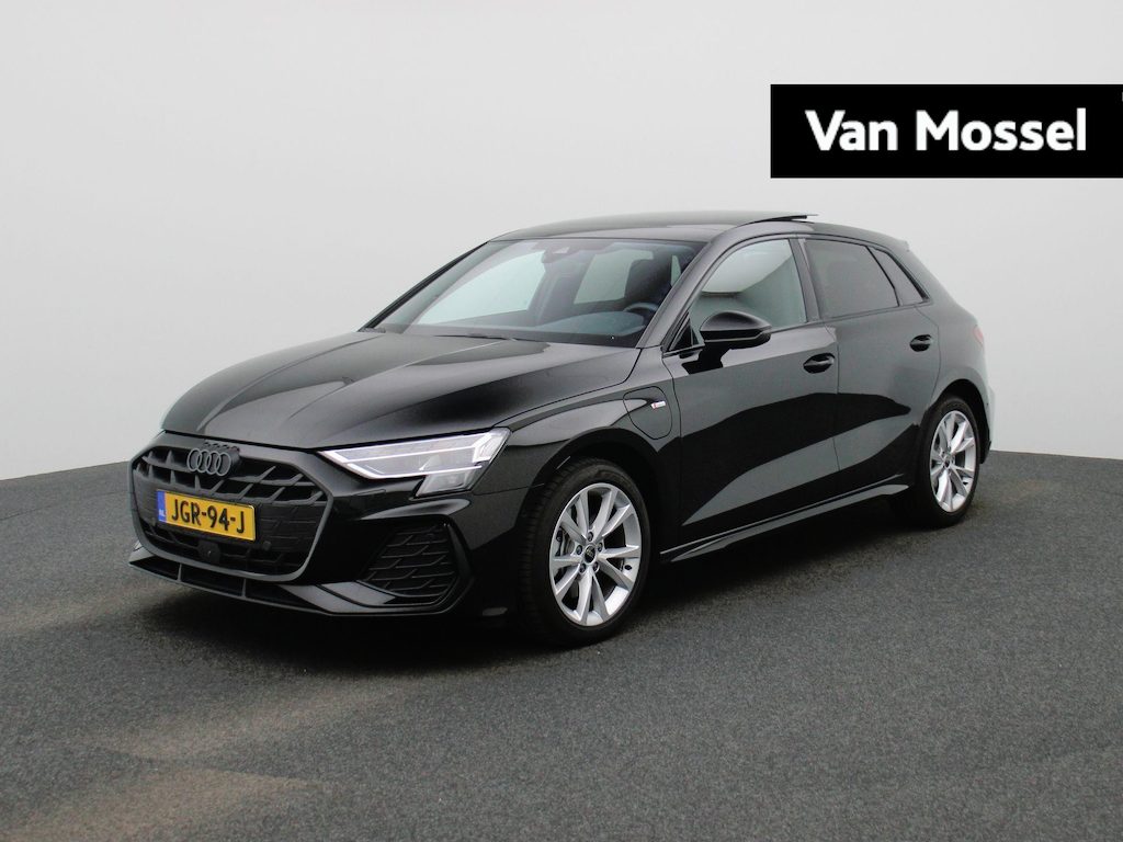 Audi A3 Sportback 40 TFSI e S edition 204 PK| Orgineel Nederlands | 1e Eigenaar | Panoramadak | Achteruitrijcamera | Sfeerverlichting |